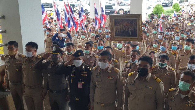 ชมรมกำนันผู้ใหญ่บ้านออกมาปกป้องสถาบัน