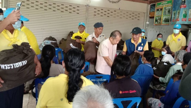รองผวจ.เชิญถุงพระราชทานช่วยน้ำท่วม