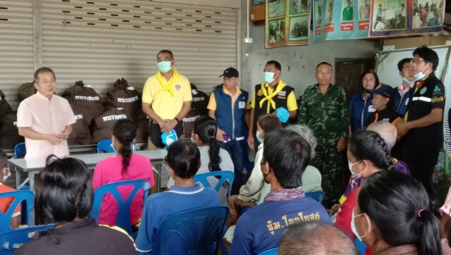 รองผวจ.เชิญถุงพระราชทานช่วยน้ำท่วม