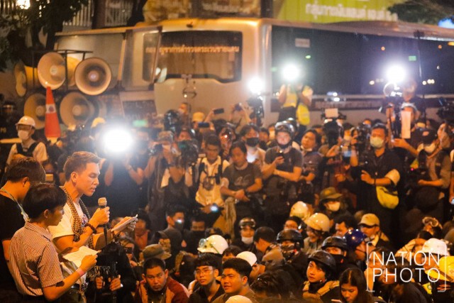 "กลุ่มราษฎร" ยุติชุมนุม​ หาก "ประยุทธ์"​ ไม่ลาออกจะกลับมาเจอกันใหม่​