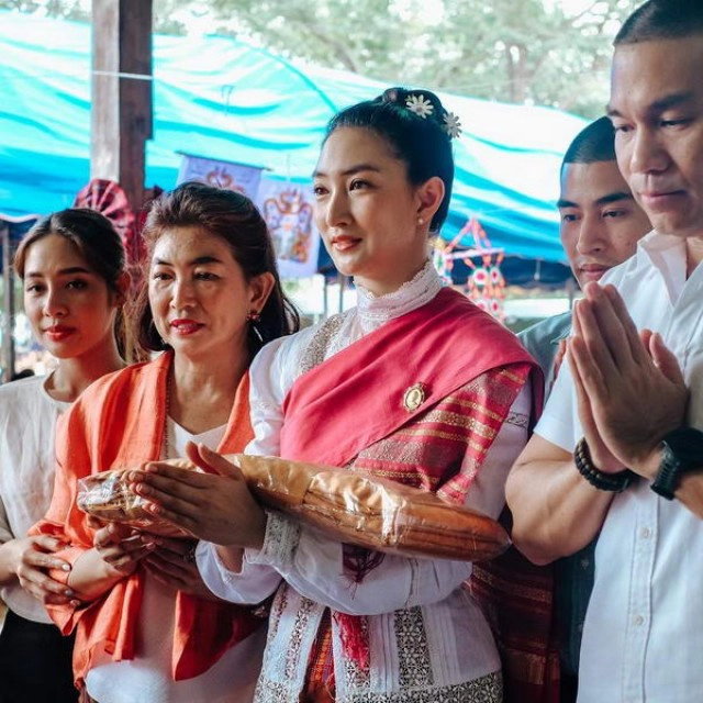 นางเอกสายบุญ "แพนเค้ก-ครอบครัว" ร่วมเป็นเจ้าภาพกฐินประจำปี ที่ จ.ศรีสะเกษ
