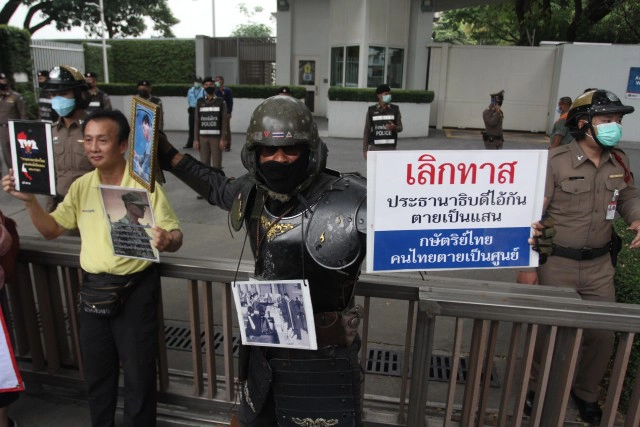 "อุ๊ หฤทัย" ถึงหน้าสถานทูตอเมริกาแล้ว