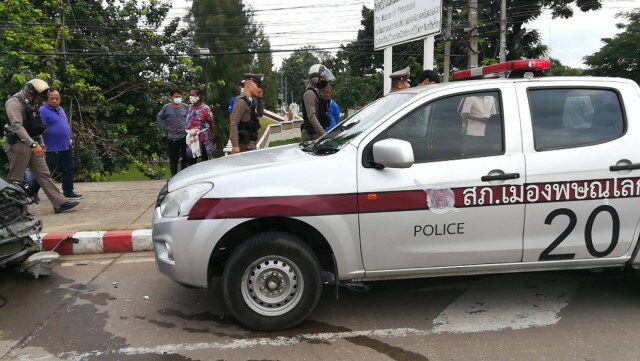 รวบโจ๋วัย 19 ซิ่งเก๋งหนีตร.ชนรถชาวบ้านยับ