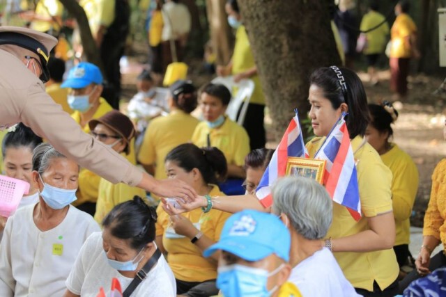 ในหลวง-พระราชินี เสด็จฯถวายผ้าพระกฐิน วัดหนองป่าพง จ.อุบลราชธานี