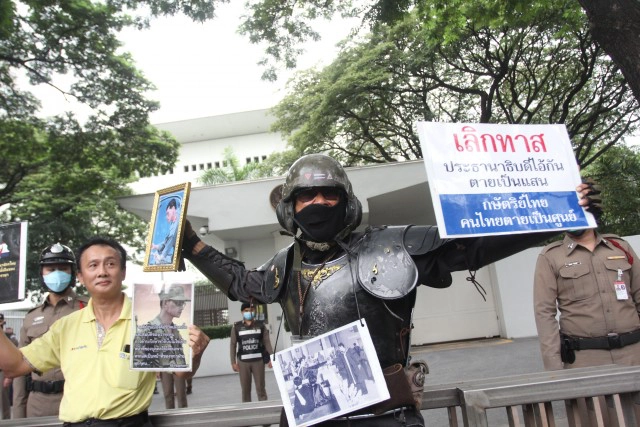 "อุ๊ หฤทัย" ถึงหน้าสถานทูตอเมริกาแล้ว