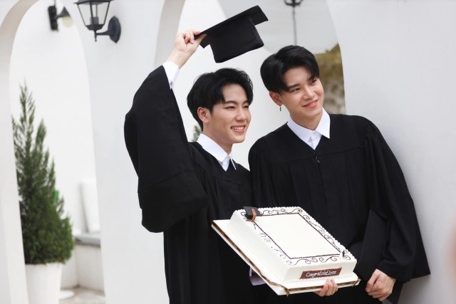 'หยิ่น –วอร์' ควงคู่ถ่ายแบบปฏิทิน