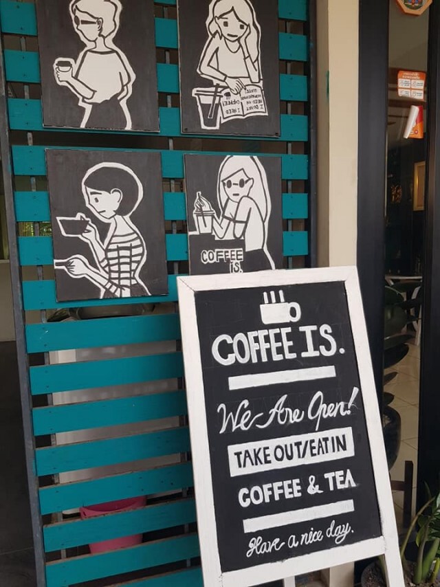 ผู้ใหญ่ใจดี แวะเยี่ยม "ร้านกาแฟ" ปกป้องสถาบัน