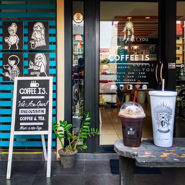 ผู้ใหญ่ใจดี แวะเยี่ยม "ร้านกาแฟ" ปกป้องสถาบัน