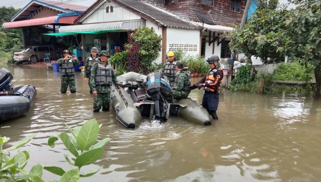 กองทัพภาค 2 เร่งช่วยเหลือชาวบ้านน้ำท่วม