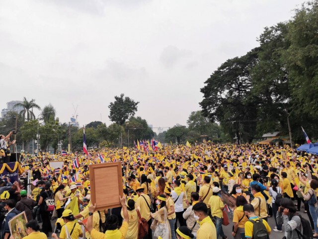 "กลุ่มปกป้องสถาบัน" แสดงพลังย้ำจุดยืน สวนลุมพินี ชี้ข้อมูลที่ยื่นสถานทูตเยอรมนี บิดเบือนข้อเท็จจริง