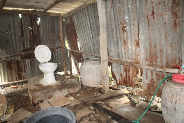 ภรรยาคุณตาพิการวัย 85 ปี วอนผู้ใจบุญช่วยเหลือ ช่วยซ่อมบ้านและสร้างห้องน้ำใหม่