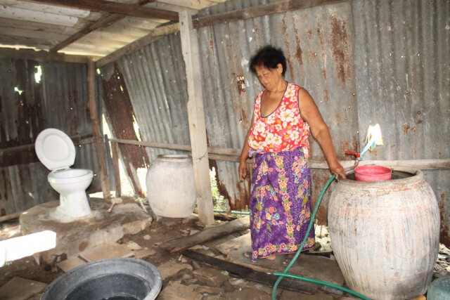 ภรรยาคุณตาพิการวัย 85 ปี วอนผู้ใจบุญช่วยเหลือ ช่วยซ่อมบ้านและสร้างห้องน้ำใหม่