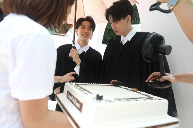 'หยิ่น –วอร์' ควงคู่ถ่ายแบบปฏิทิน