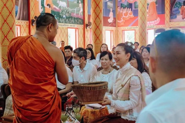 นางเอกสายบุญ "แพนเค้ก-ครอบครัว" ร่วมเป็นเจ้าภาพกฐินประจำปี ที่ จ.ศรีสะเกษ