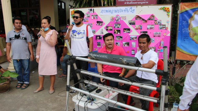 เพื่อนอสม.แห่สวมชุดสีชมพูร่วมงานศพน.ส.น้ำทิพย์