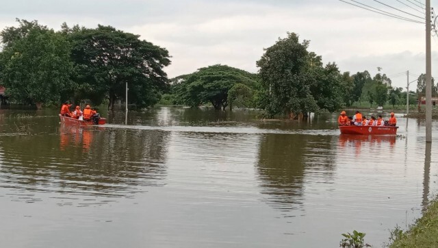 ยังไม่ลดน้ำมูลท่วมวัดและโรงเรียนต้องหยุดเรียนยาว