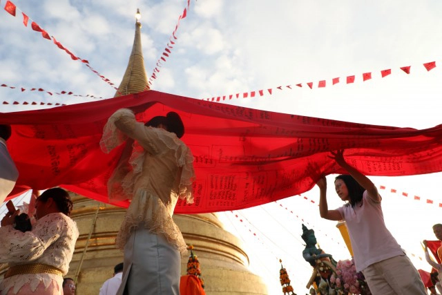 เปิดที่มา 'ห่มผ้าแดง'สักการะพระบรมธาตุ วัดสระเกศ