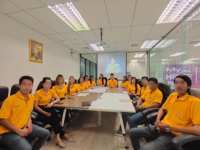 บ.พัฒนาอสังหาฯ ออกนโยบายใส่เสื้อสีเหลืองจันทร์และศุกร์ ใครไม่สะดวกลาออกได้