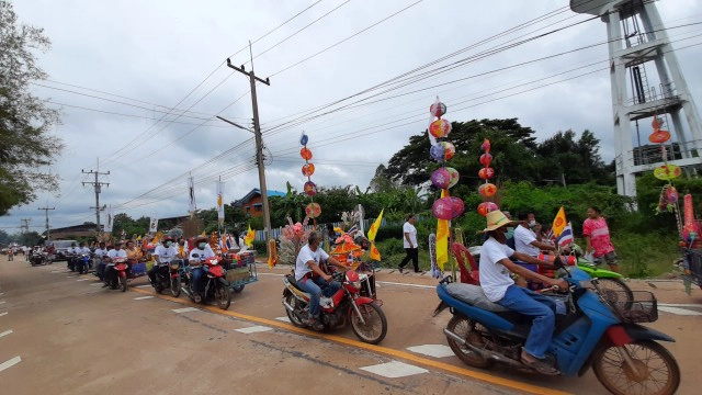 ซาเล้งพ่วงข้าง 26 คัน แห่กฐินทอดวัดไร้เจ้าภาพ
