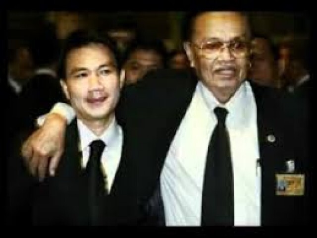รวมสภาฯระอุจากอดีตจนถึงกรีดแขน