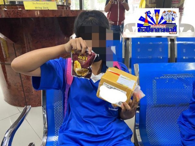 นร.หญิงเสียรู้ ทำงานเก็บเงินซื้อมือถือทางออนไลน์ เห็นของในกล่องแทบล้มทั้งยืน!