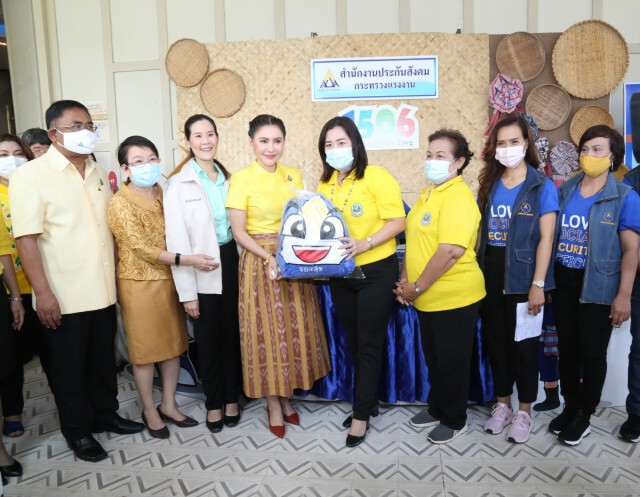 จับกัง 1 มอบที่ปรึกษาแรงงาน เปิดงาน "โครงการประกันสังคมทั่วไทยสู่แรงงานภาคอิสระ" ในจังหวัดราชบุรี