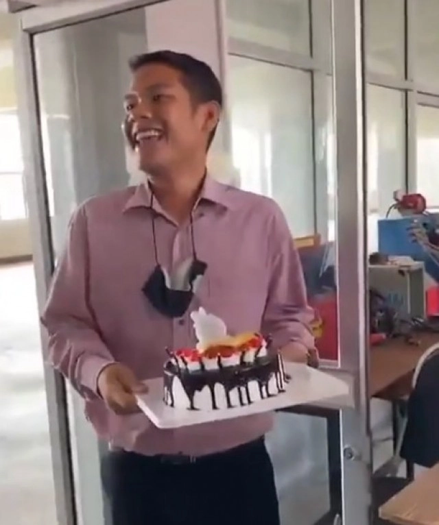 ครูหน้าเสีย ! วิ่งตาตื่น ห้ามนักเรียนทะเลาะกันสุดท้ายรู้ความจริงทำงานเป็นทีม