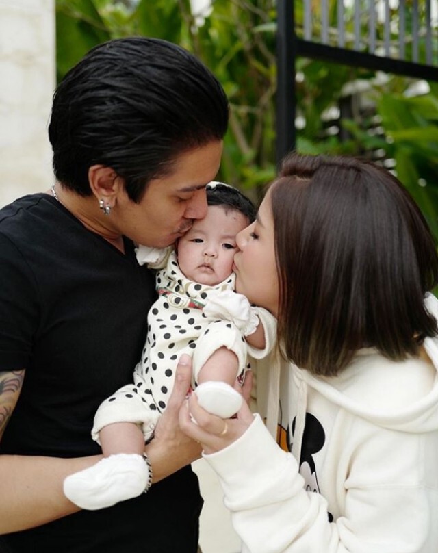 ชาวเน็ตเอ็นดู แห่โฟกัส หน้า "น้องเวทย์มน" หลัง "ใบเตย อาร์สยาม" เผยภาพครอบครัว