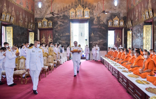 นายกฯถวายผ้าพระกฐินพระราชทาน ยอดรวมกว่า 7 ล้าน
