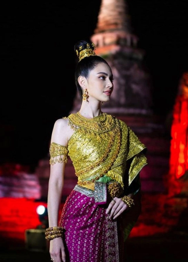 ตะลึง "ใหม่ ดาวิกา" ในลุคชุดไทย สวยจนละสายตาไม่ได้จริงๆ