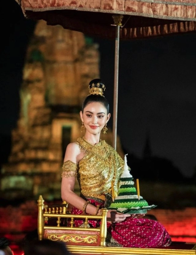 ตะลึง "ใหม่ ดาวิกา" ในลุคชุดไทย สวยจนละสายตาไม่ได้จริงๆ