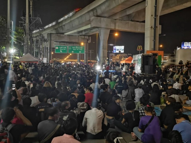 ม็อบเมืองนนท์​ ยกระดับ​ นัดบุกบ้านสมศักดิ์​ รมว.ยธ. พรุ่งนี้!!