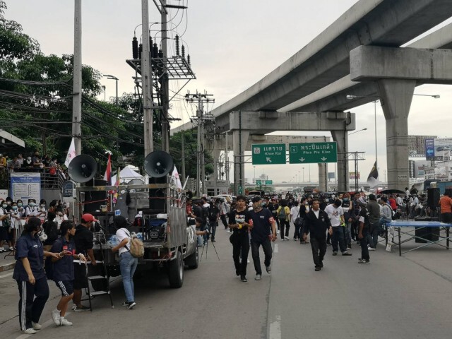 "ม็อบนนทบุรี"​ ปิดถนน​กดดันรัฐ​ ขู่ยกระดับไปศาลากลาง