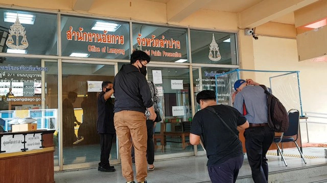 2แกนนำเข้าพบอัยการ-คดีม็อบลำปาง