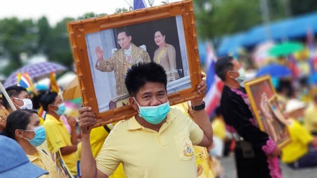 กลุ่มรวมพลคนเพชรบูรณ์แสดงพลังปกป้องสถาบัน