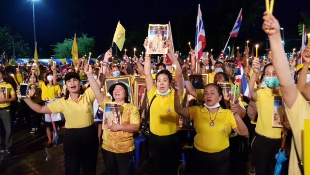 กลุ่มรวมพลคนเพชรบูรณ์แสดงพลังปกป้องสถาบัน