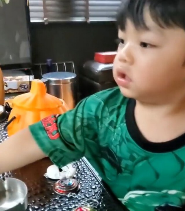 " เพชรจ้า " งงในงง เผยเรื่องลูกชายกับกุมาร ชาวเน็ตฮือฮาเห็นเลขเด็ดแว๊บๆ !!