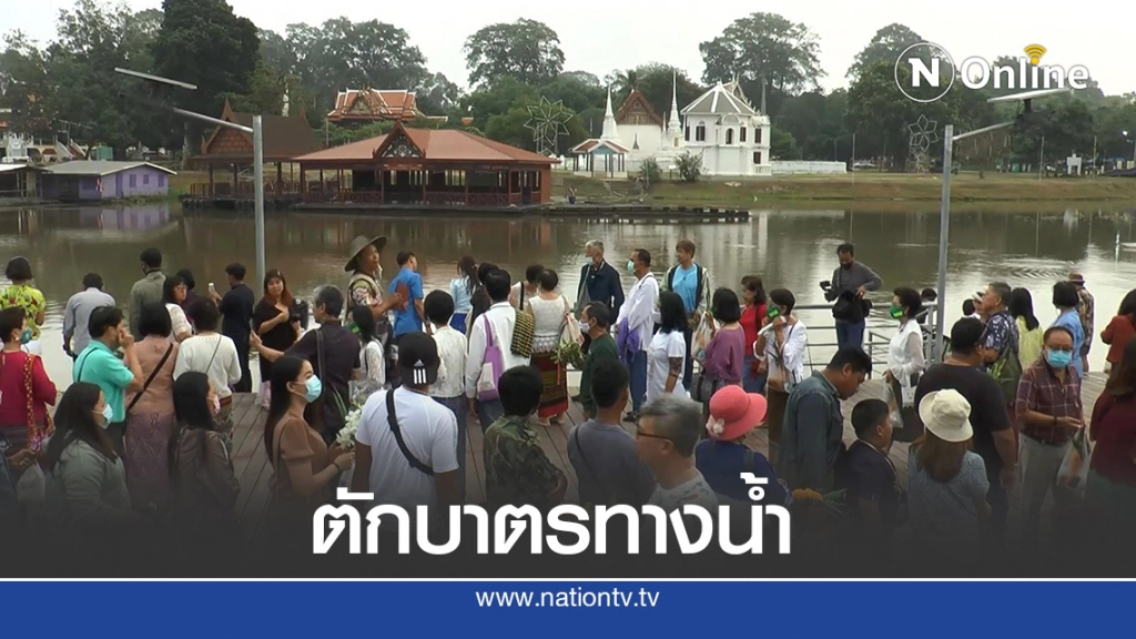ประชาชนในเขตเทศบาลเมืองอุทัยธานี พร้อมใจใส่ชุดไทยย้อนยุค สืบสานประเพณีลอยกระทง
