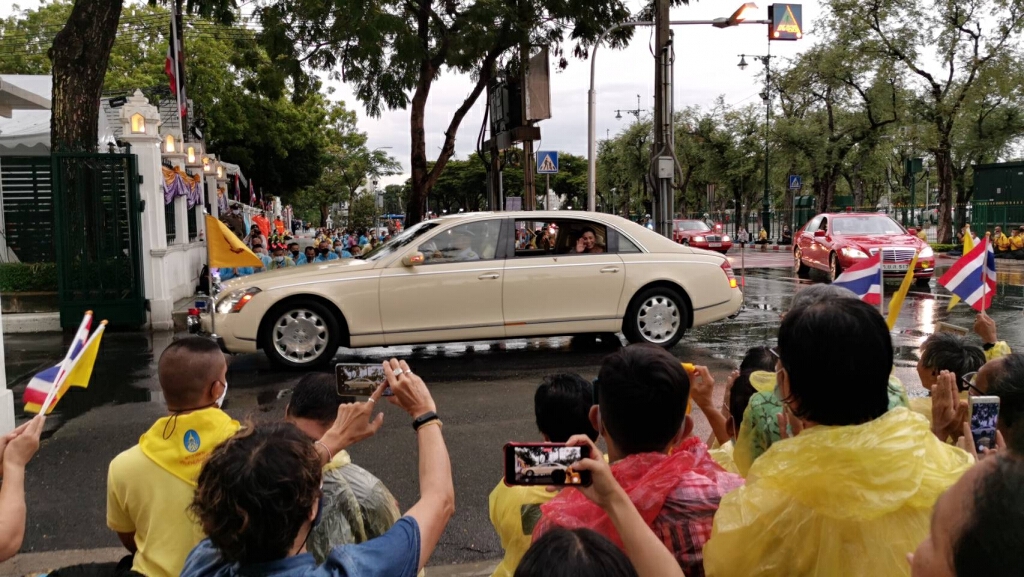 "ในหลวง-พระราชินี" พระราชทานปริญญาบัตร บัณฑิต มธ. วันสุดท้าย