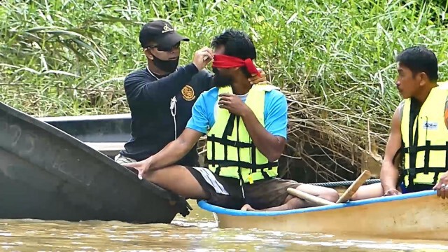 เชียร์สุดมันส์แข่งเรือพื้นบ้าน"หัวใบ้ท้ายบอด"