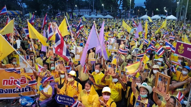 ขับเสภา"รักษ์รากไทย" ซาบซึ้งกินใจ จนผู้ชุมนุมหลั่งน้ำตาแห่งความจงรักภักดี