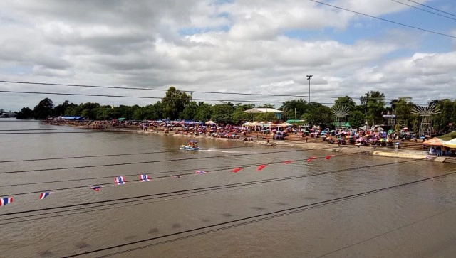 แข่งเรือยาวปลอดเหล้ากองเชียร์แห่ลุ้นเต็มฝั่ง