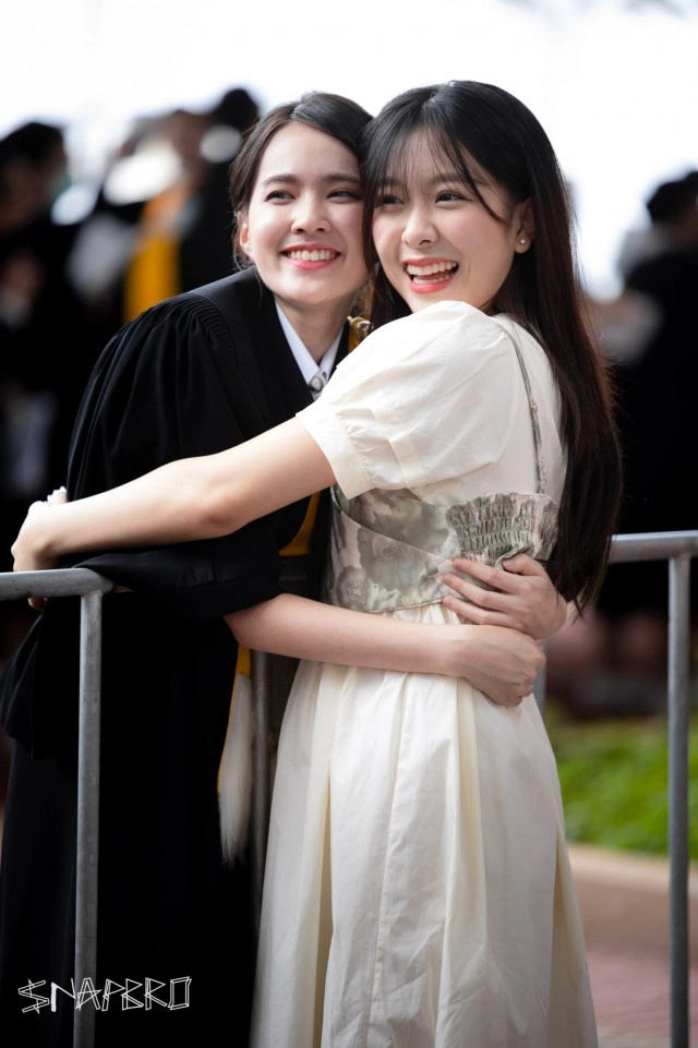 ยินดีด้วย "ออมCGM48" เข้ารับปริญญามธ. เกียรตินิยมอันดับ1