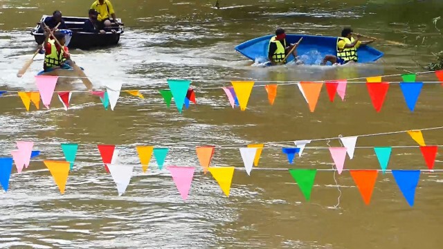 เชียร์สุดมันส์แข่งเรือพื้นบ้าน"หัวใบ้ท้ายบอด"