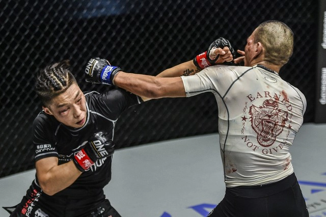 ออง ลา เอ็น ซาง ซูเปอร์สตาร์เมียนมา  เสียเข็มขัดแชมป์วันฯ