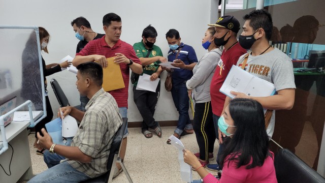 รถร่วมโวยถูกนายจ้างลอยแพ