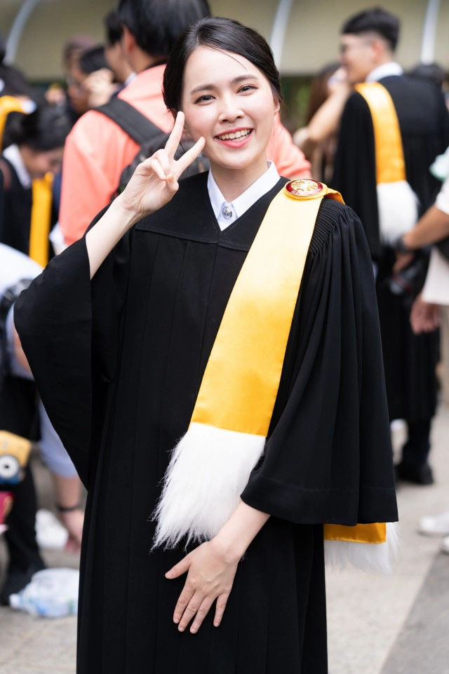 ยินดีด้วย "ออมCGM48" เข้ารับปริญญามธ. เกียรตินิยมอันดับ1