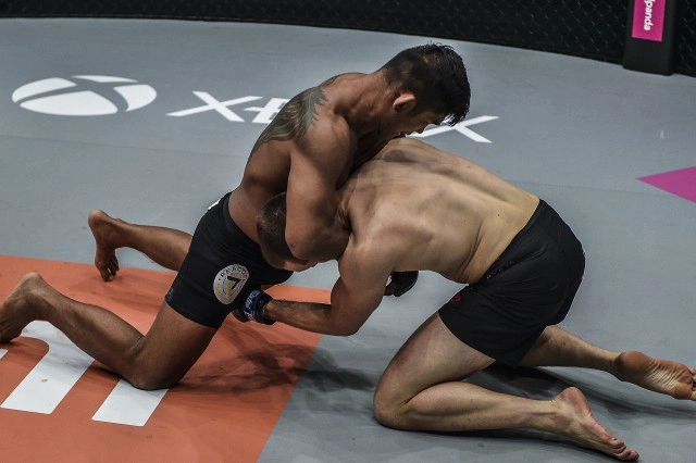 ออง ลา เอ็น ซาง ซูเปอร์สตาร์เมียนมา  เสียเข็มขัดแชมป์วันฯ