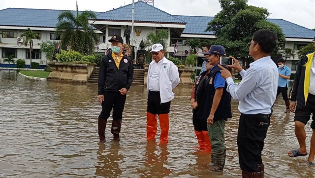 ยังพบน้ำมูลเอ่อท่วม บ้าน วัด โรงเรียน