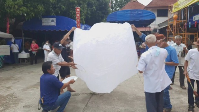 ยี่เป็งเข้าวัดฟังธรรมปล่อยโคม